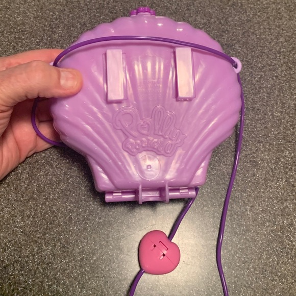 Polly Pocket Seashell Mermaid Clamshell Case and Figurines. - Picture 11 of 14